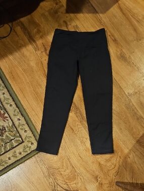 Victoria Secret  " Victoria Sport" Black Capri Leggings Size XS